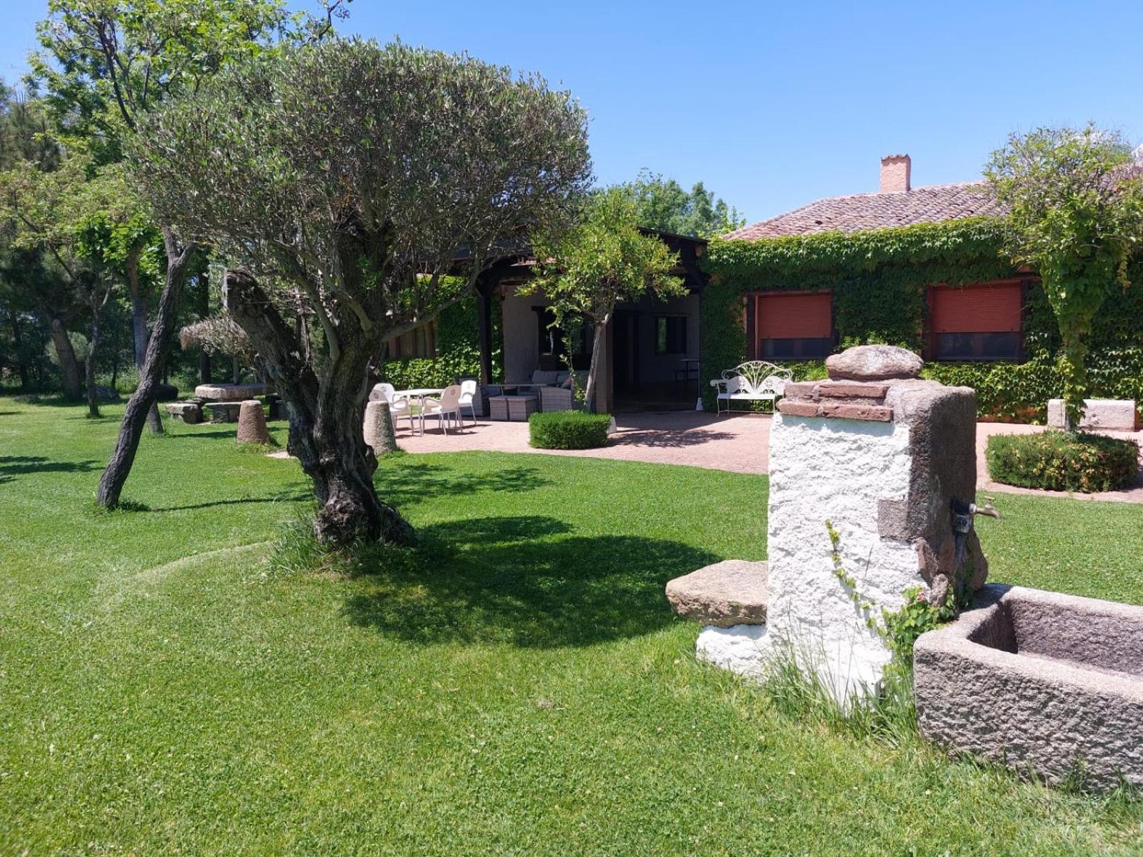 Complejo Rural La Badia Villa Lucillos ภายนอก รูปภาพ